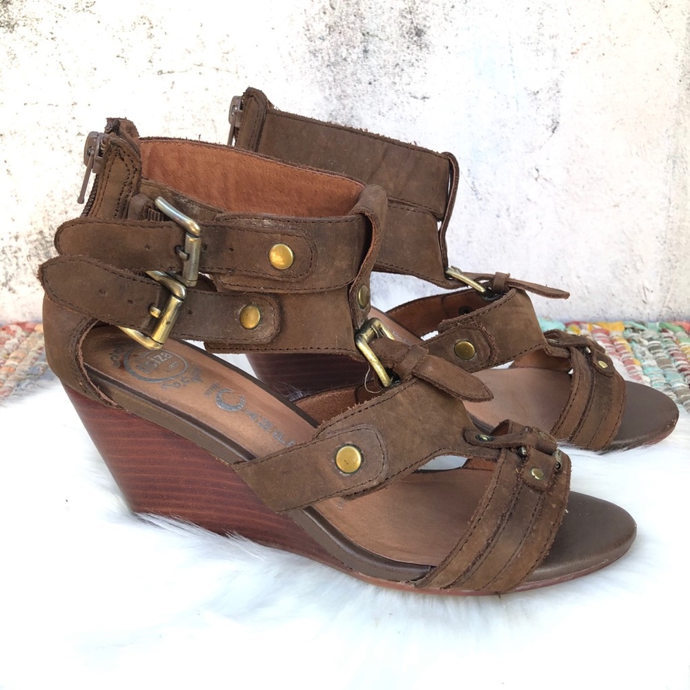❗DONATING Feb 1 ❗ Jeffrey Campbell Buckle Strap Wedge Sandals